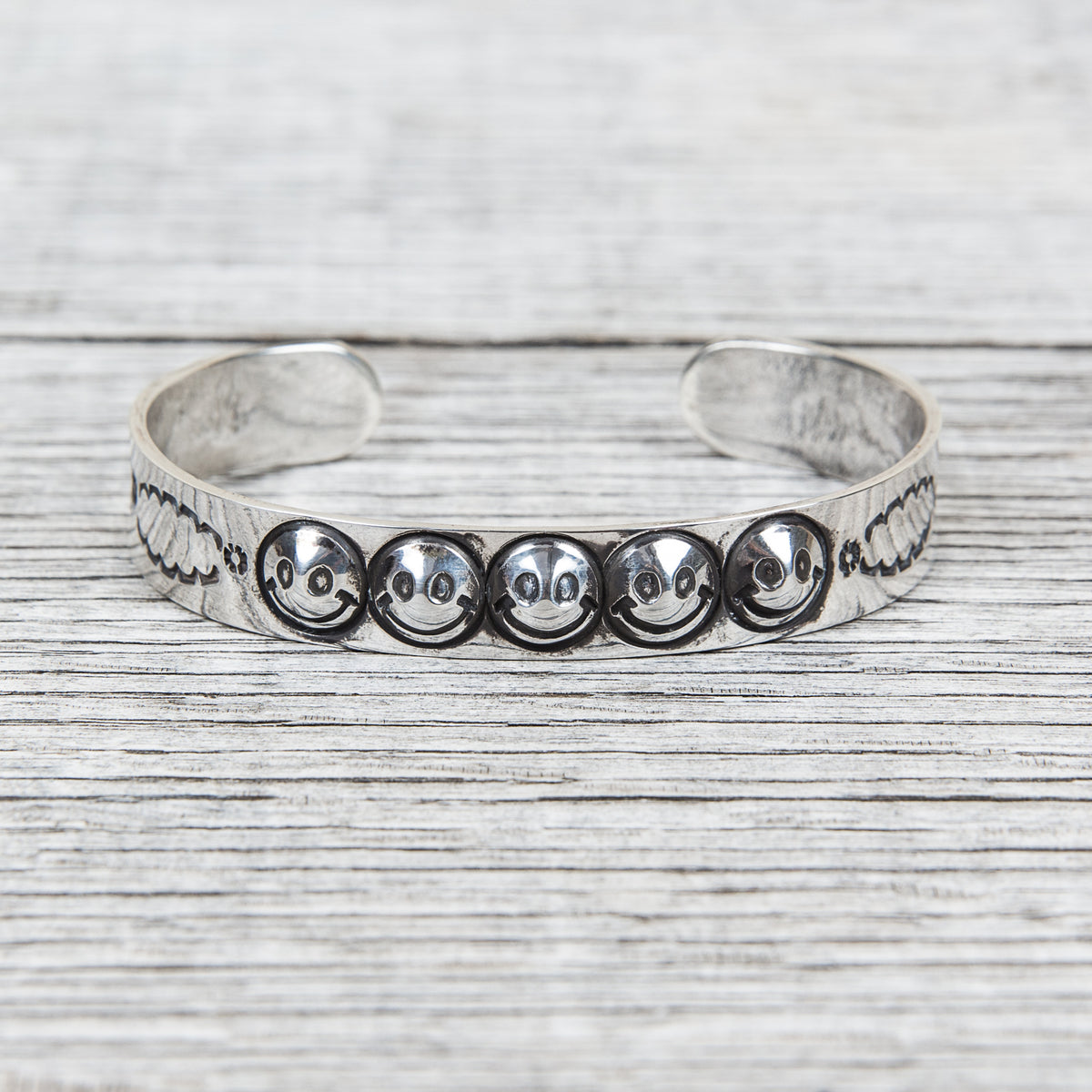 Munqa Newtive Smile Silver Bangle Medium