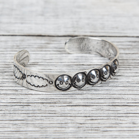 Munqa Newtive Smile Silver Bangle Medium