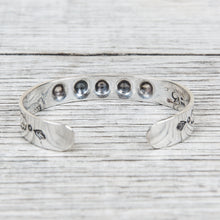 Munqa Newtive Smile Silver Bangle Medium