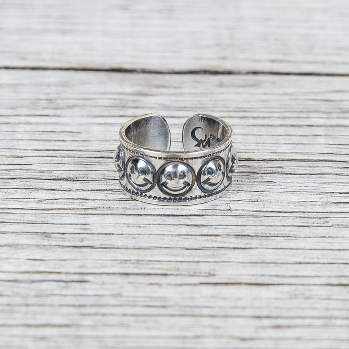 Munqa Newtive 5 Smiley Stamp Silver Ring