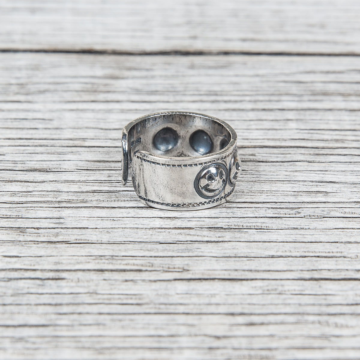 Munqa Newtive 5 Smiley Stamp Silver Ring