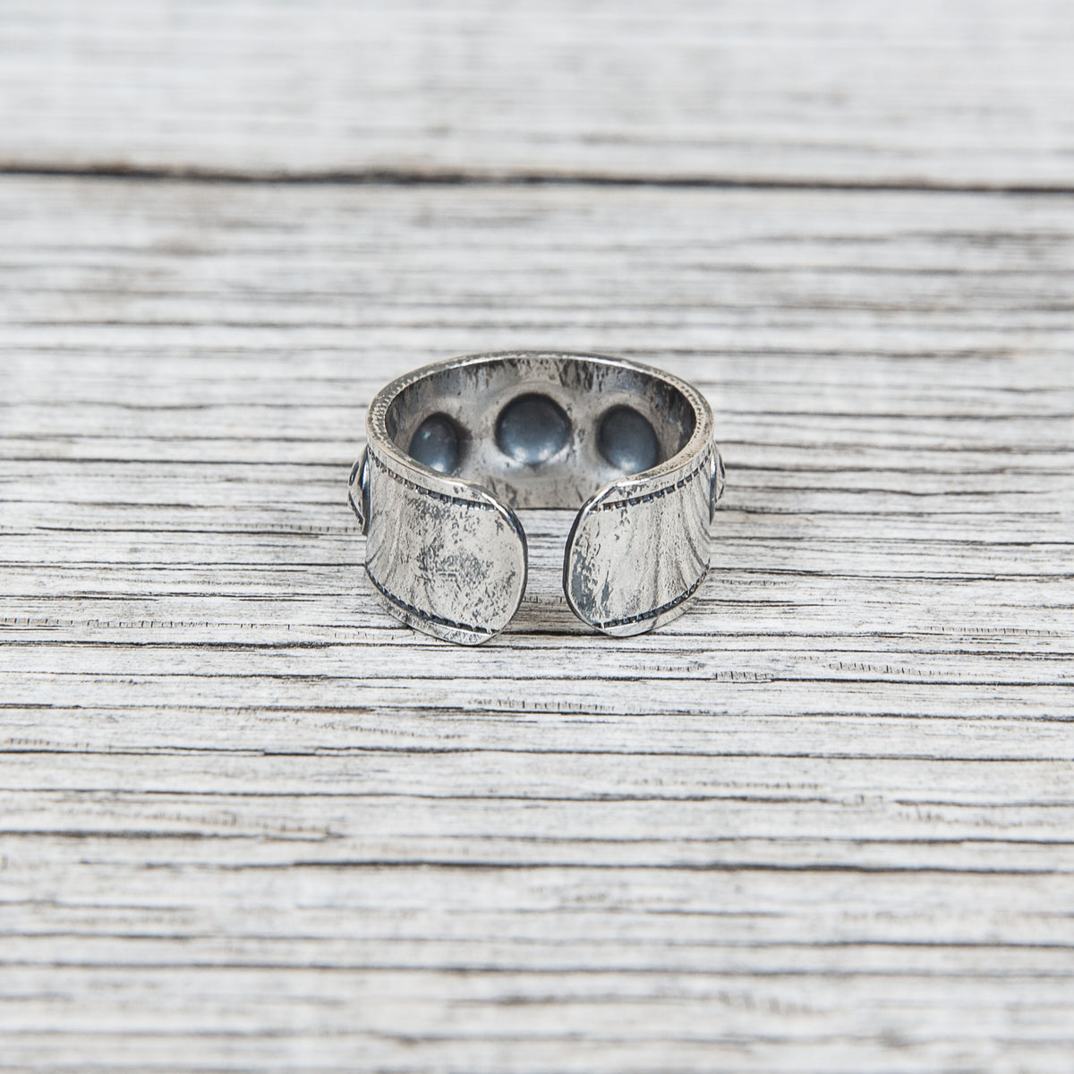 Munqa Newtive 5 Smiley Stamp Silver Ring