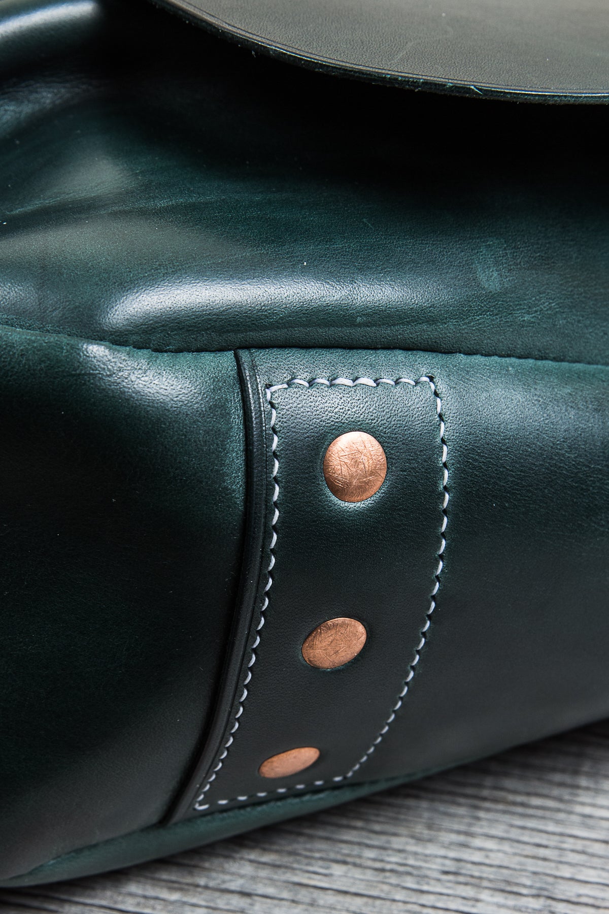 Lone Wolf Leather Messenger Bag Tärnsjö Veg Tanned Green Leather