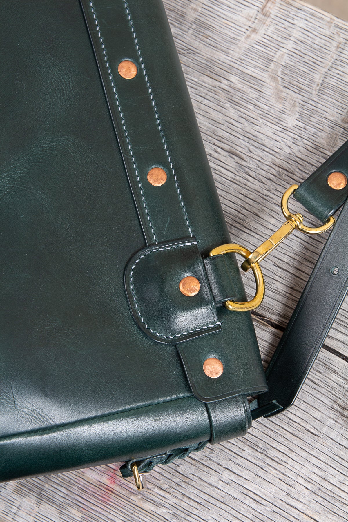 Lone Wolf Leather Messenger Bag Tärnsjö Veg Tanned Green Leather