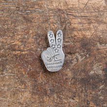 Munqa Newtive Silver Brooch Peace Hand