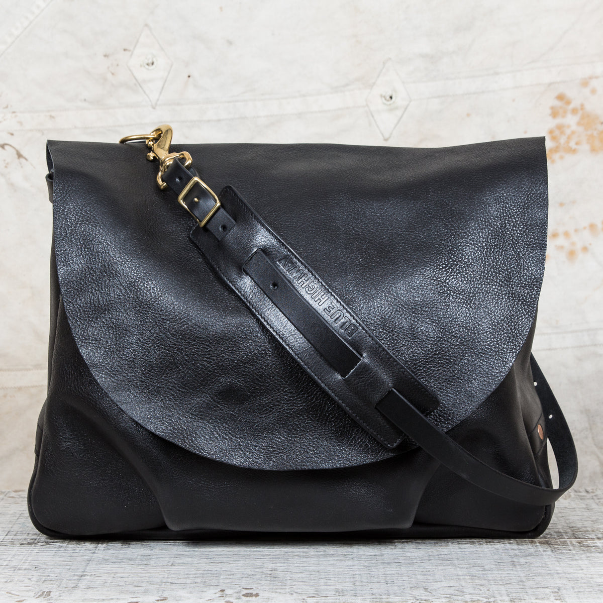Blue Highway Messenger Bag Veg Tan Leather Black