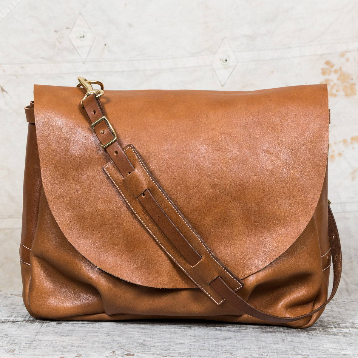 Blue Highway Messenger Bag Veg Tan Leather Cognac