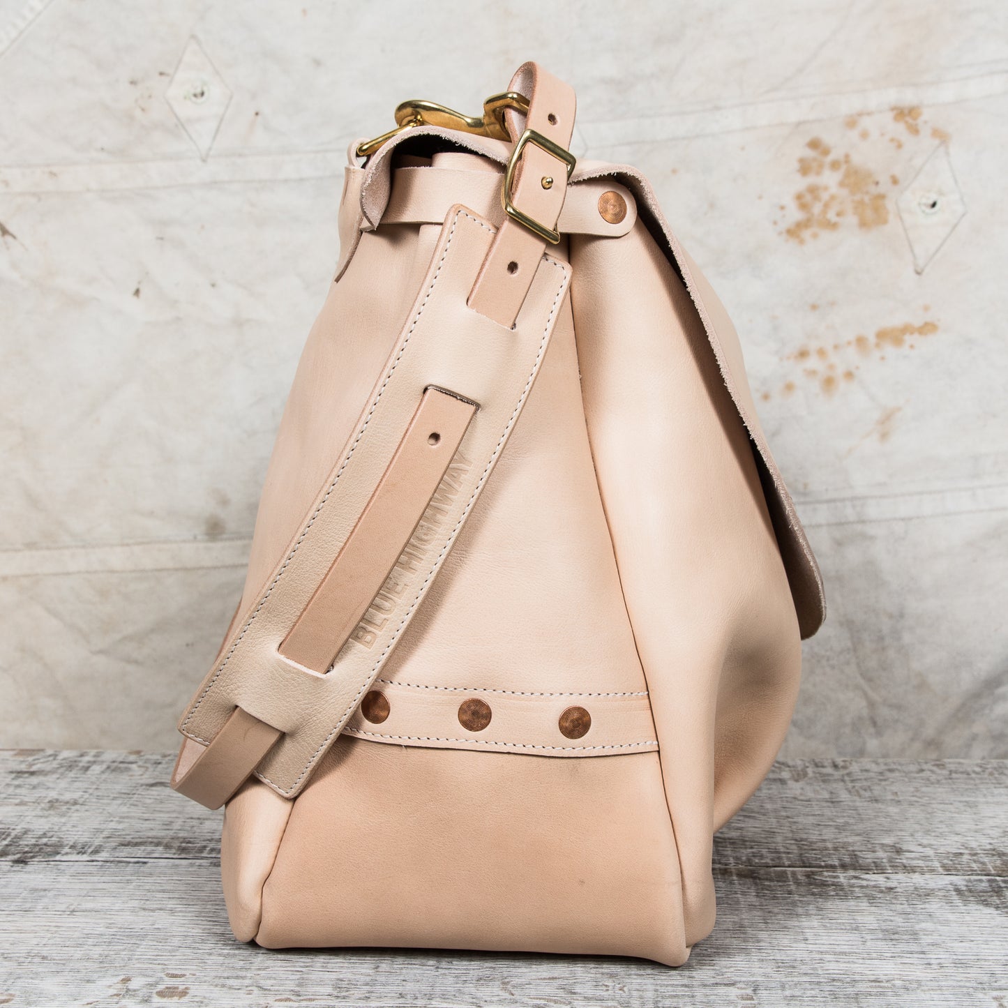 Blue Highway Messenger Bag Veg Tan Leather Natural