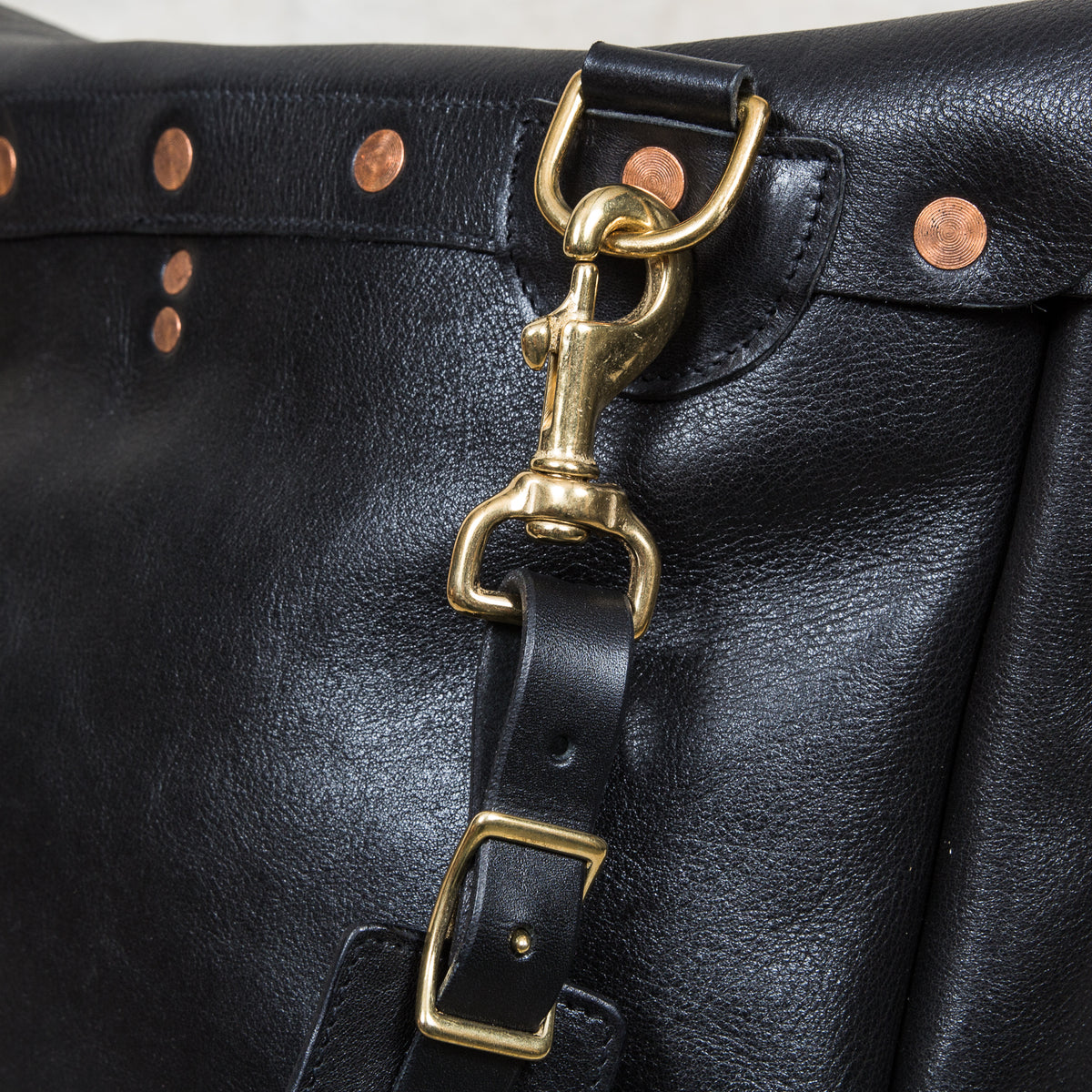 Blue Highway Messenger Bag Veg Tan Leather Black