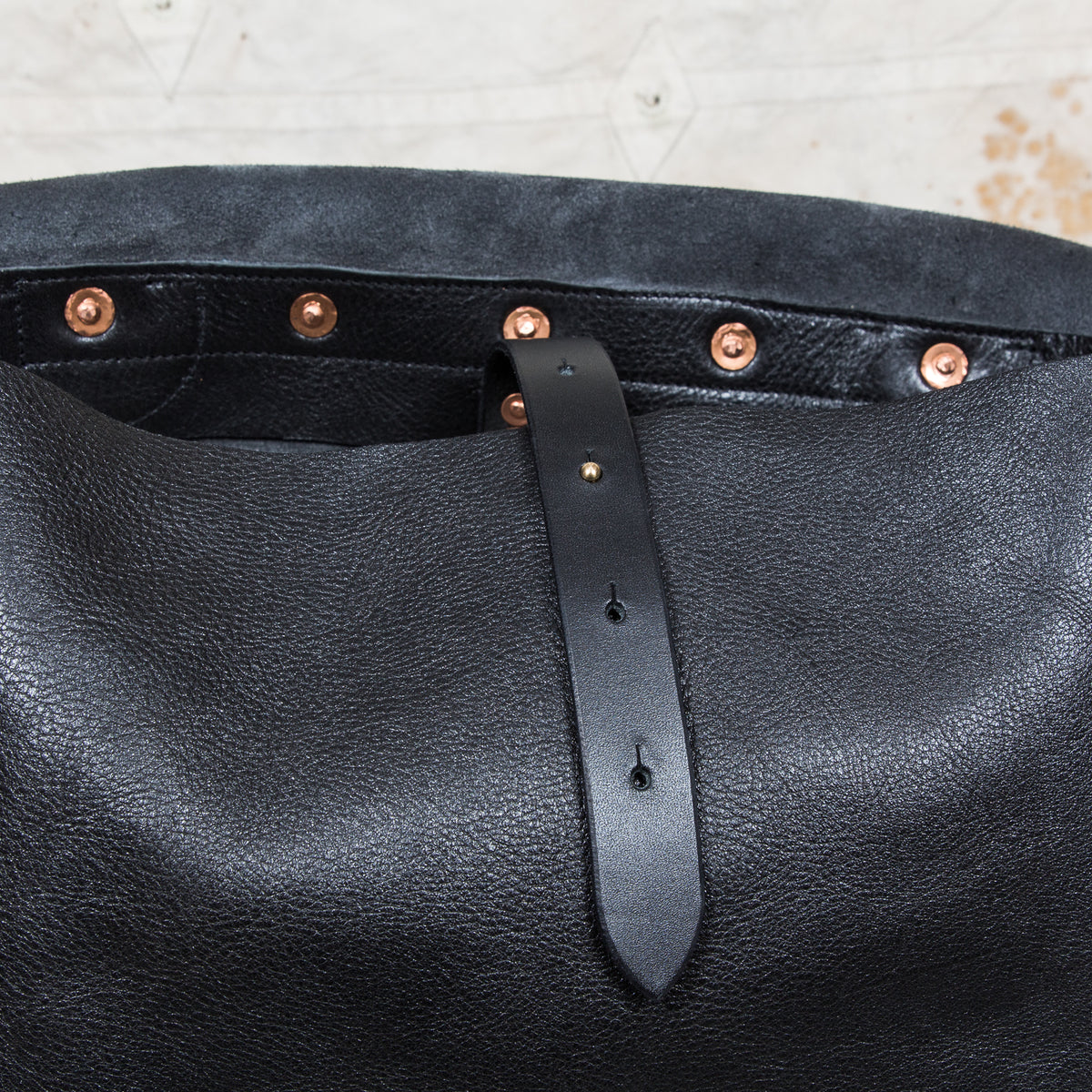 Blue Highway Messenger Bag Veg Tan Leather Black