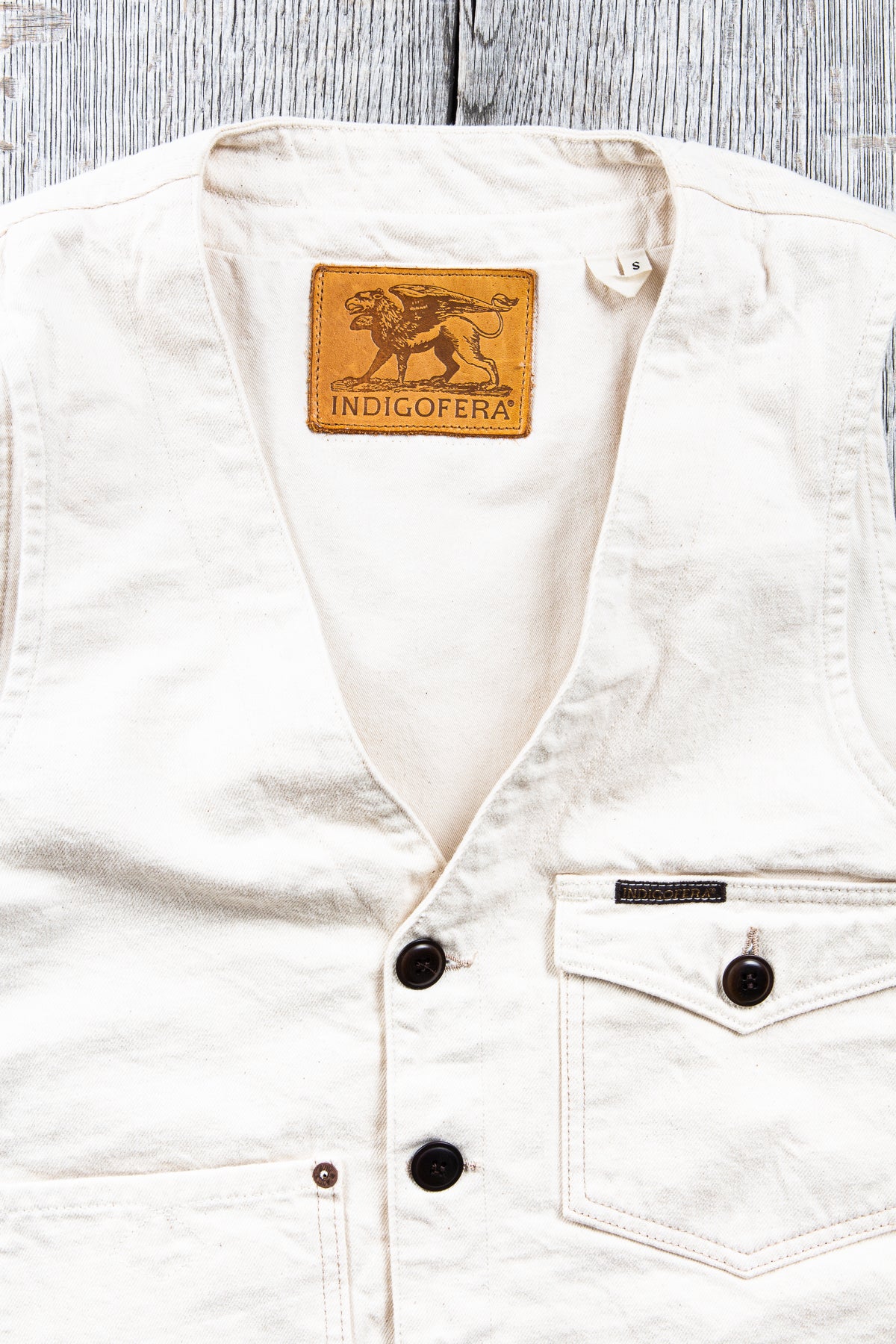 Indigofera Harrison Vest Yucatan White