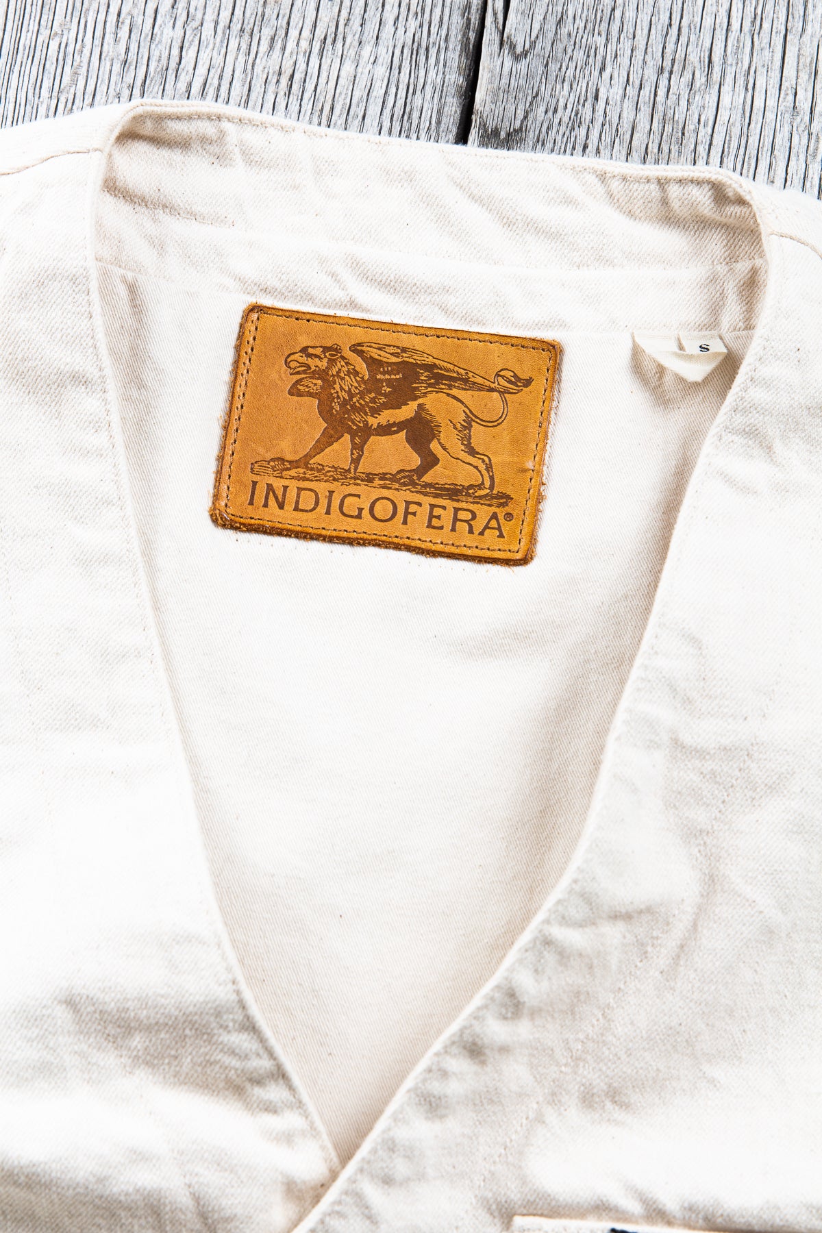 Indigofera Harrison Vest Yucatan White