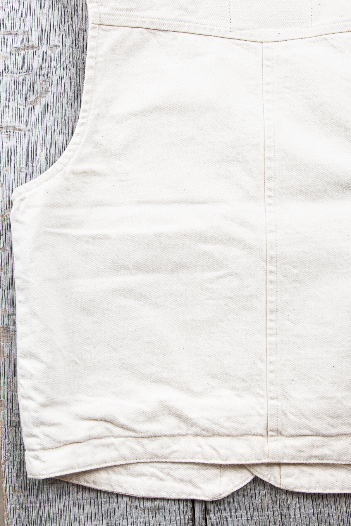 Indigofera Harrison Vest Yucatan White