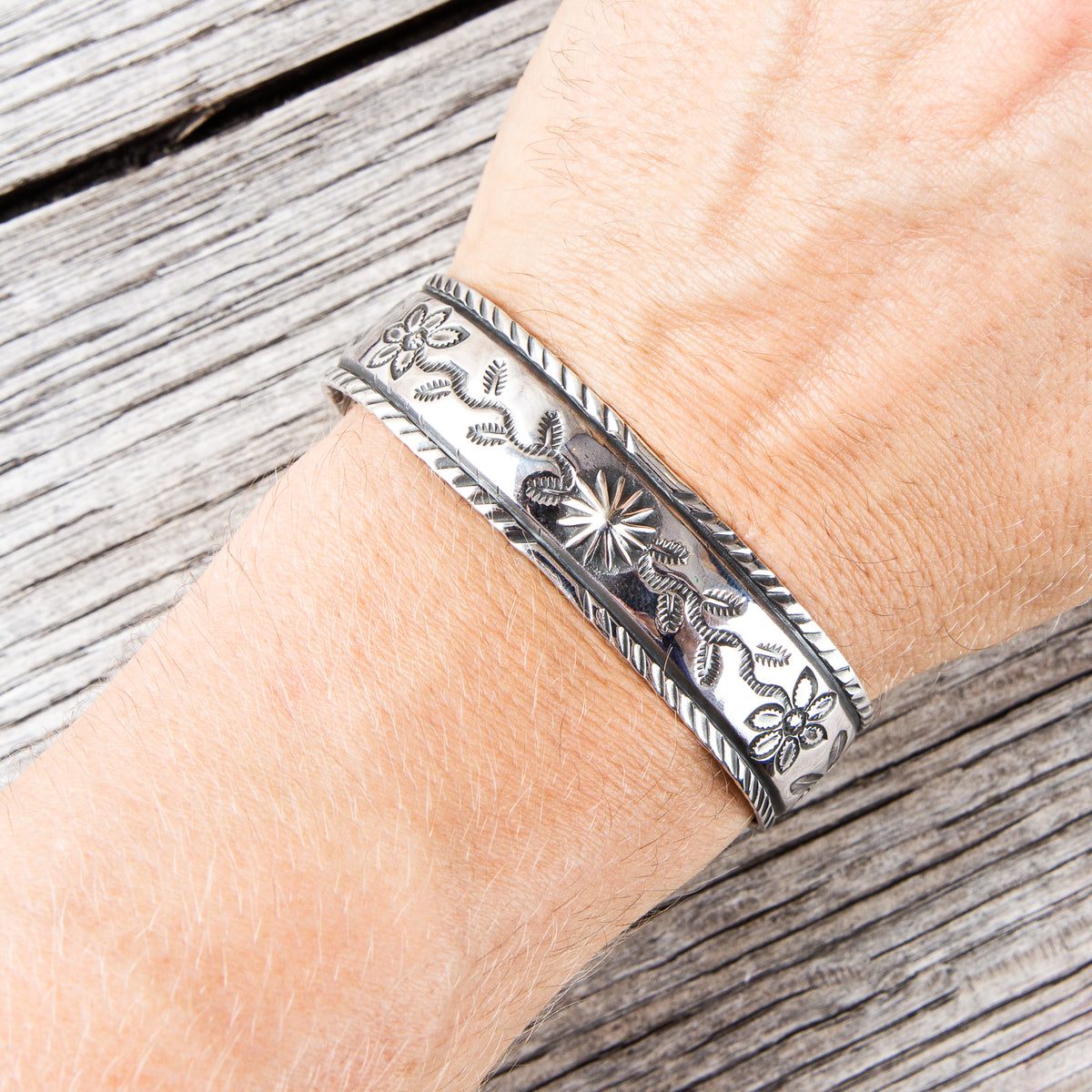 Larry Smith Shell Flower Bracelet BR-0159 – Second Sunrise