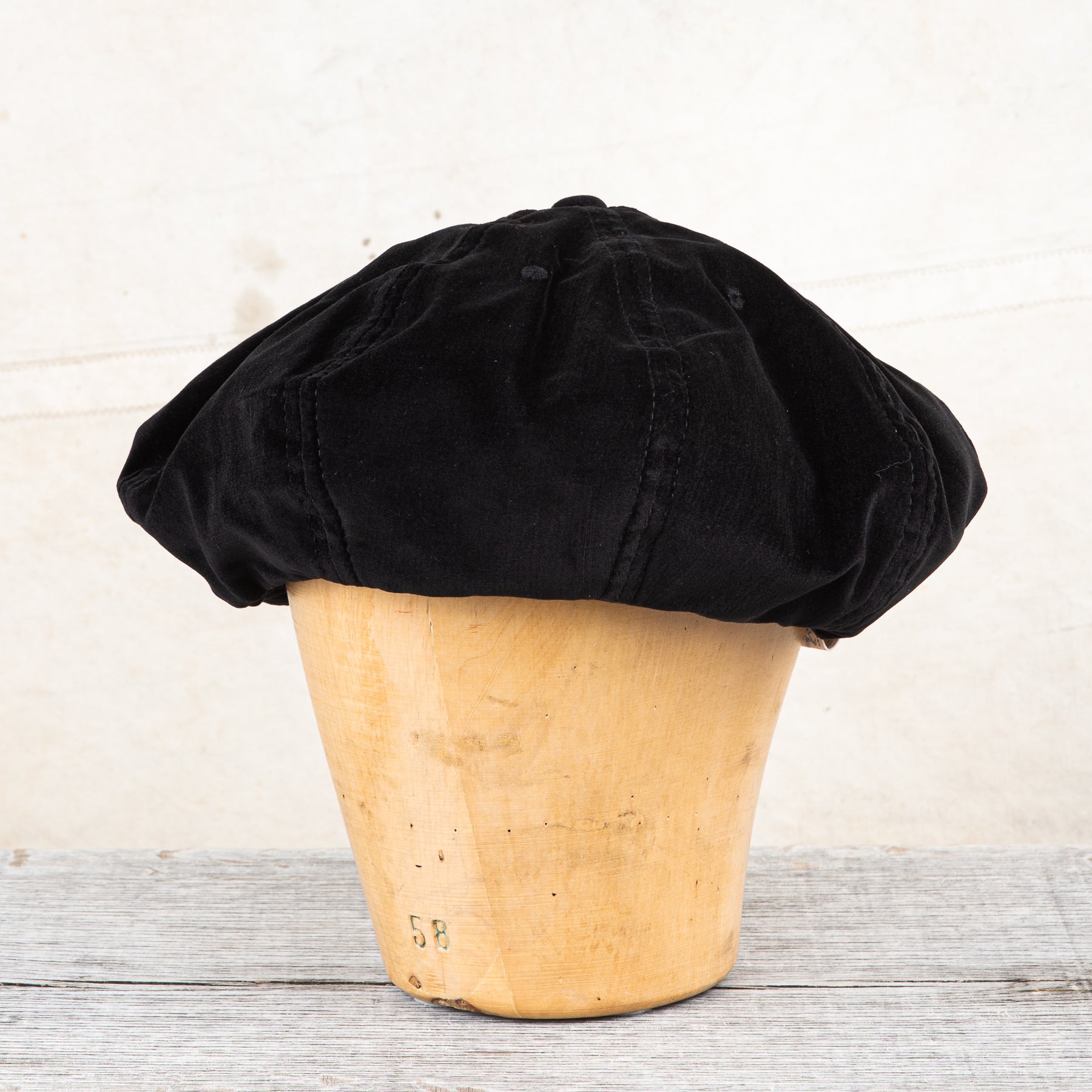 H. W. Dog 8 Panel Beret Black Velvet – Second Sunrise