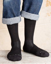 Darn Tough 1657 Merino Wool Lifestyle Crew Lightweight Black Socks