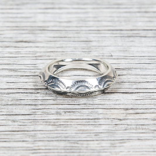 Larry Smith Triangle Leaf Ring RG-0045
