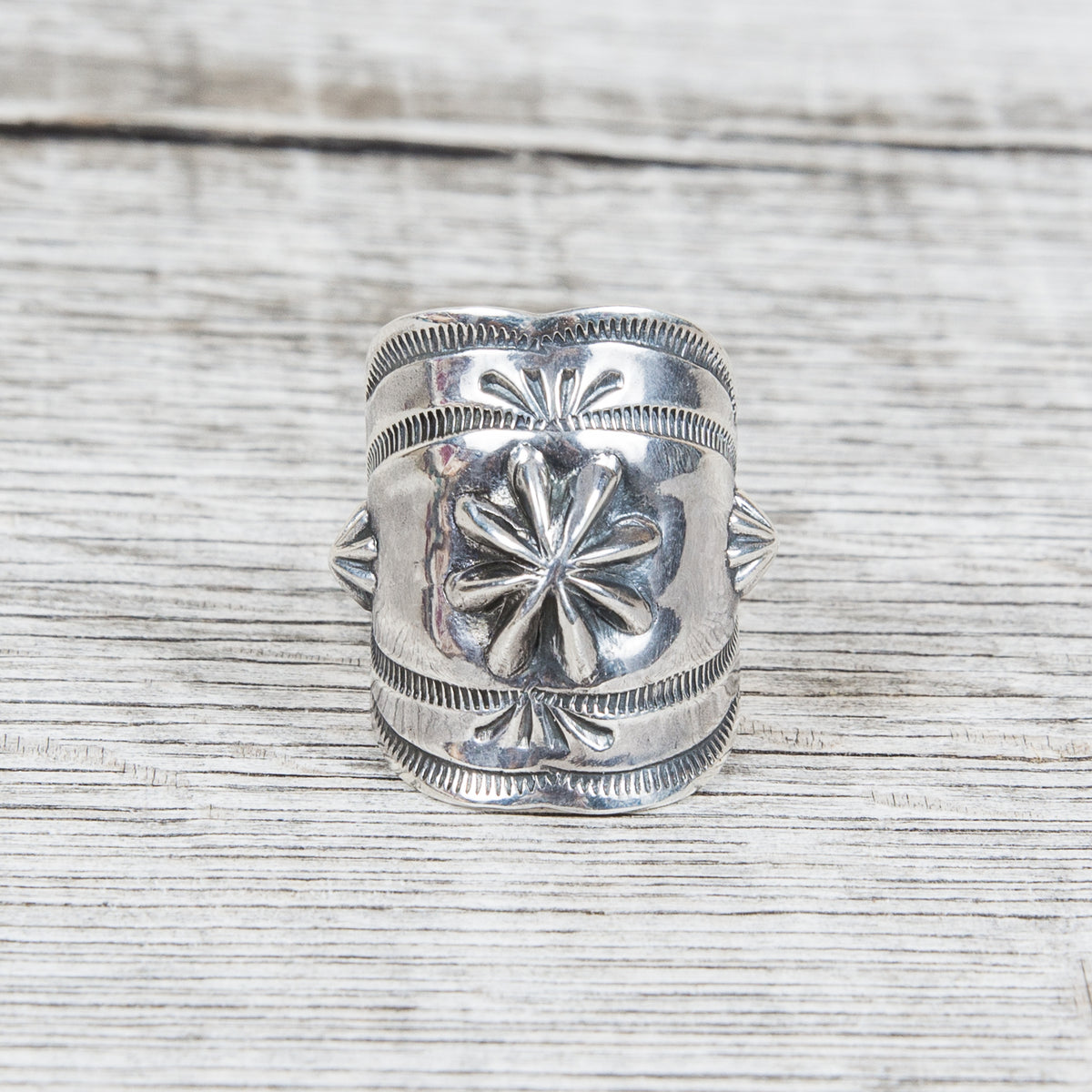 Larry Smith Scarf Ring 3 Shells OT-0132