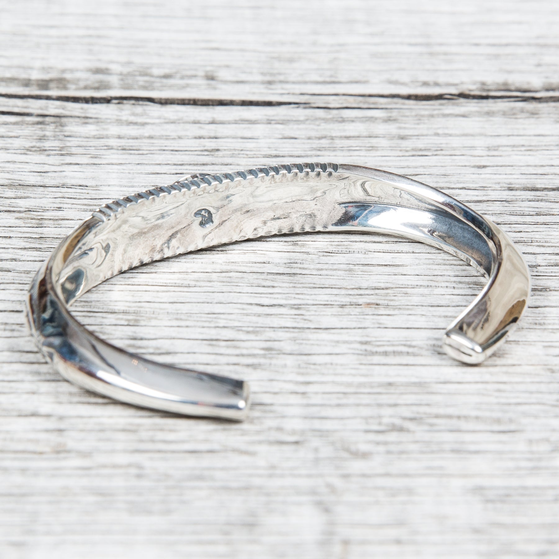 Larry Smith Triangle Repousse Bangle Turquoise BR-0140 – Second