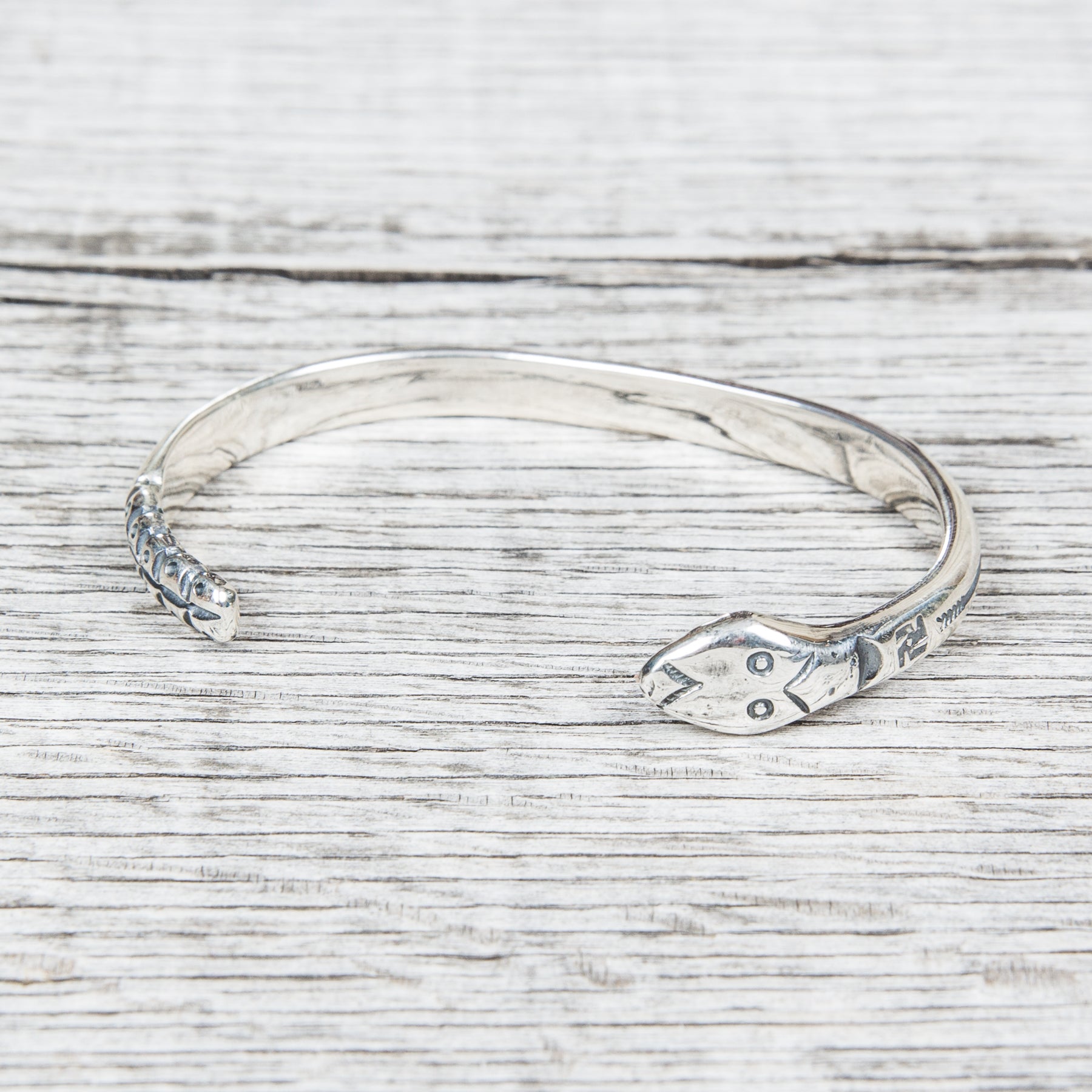 Larry Smith Rattlesnake Bangle BR-0132 – Second Sunrise