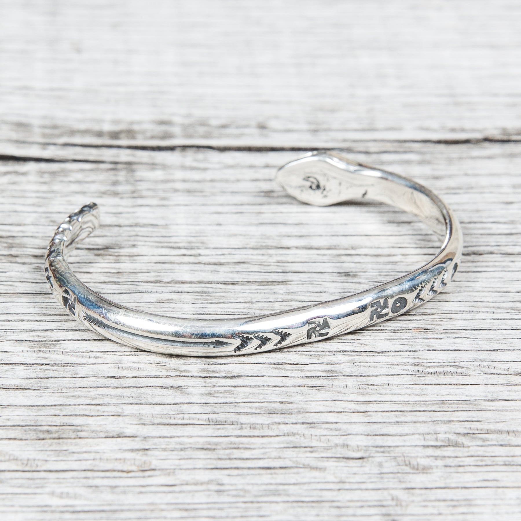 Larry Smith Rattlesnake Bangle BR-0132 – Second Sunrise