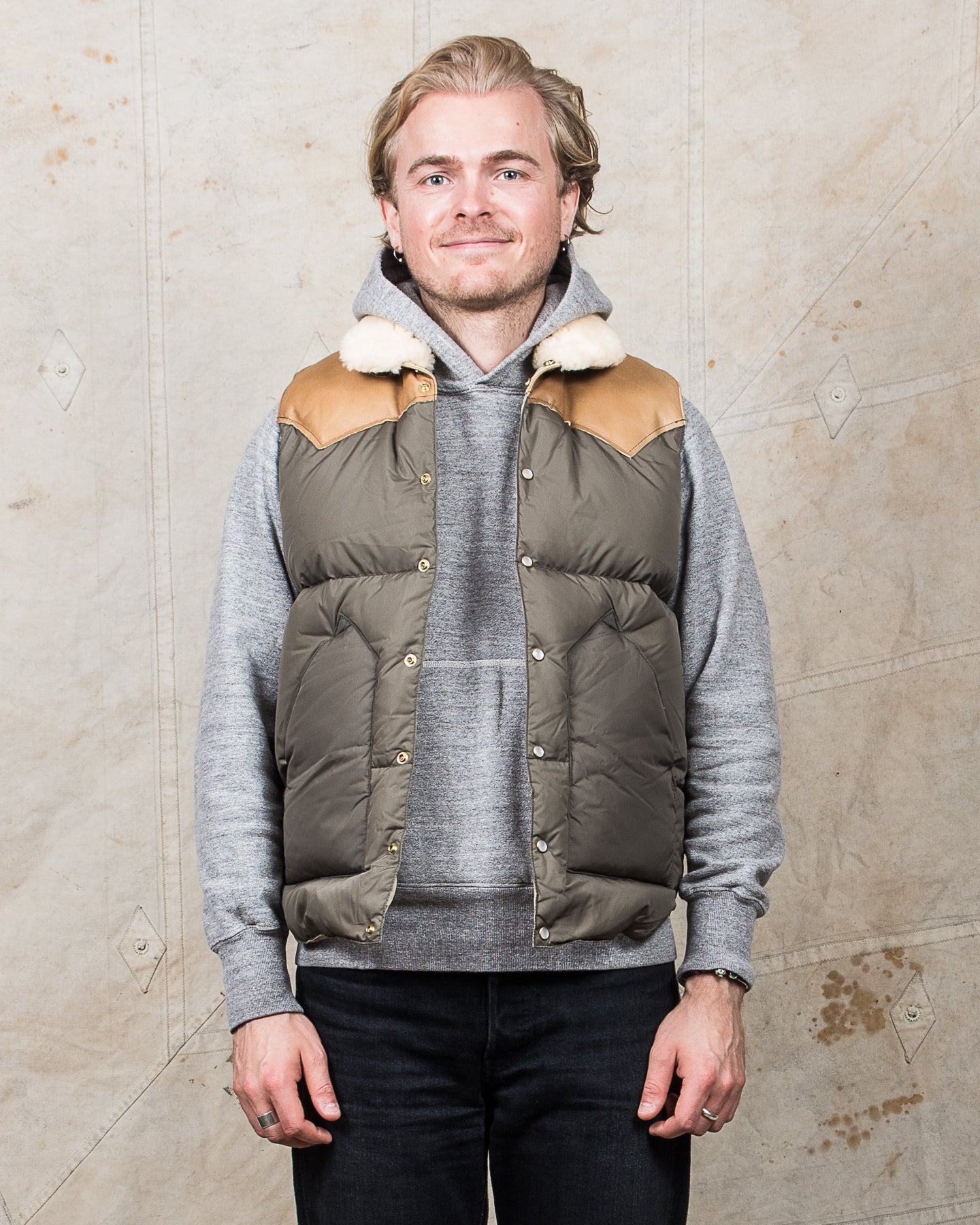 ジャケット・アウター argue FOODIE OVER DOWN VEST/OLIVE GRAY argue FOODIE OVER DOWN VEST/OLIVE GRAY argue FOODIE OVER DOWN VEST