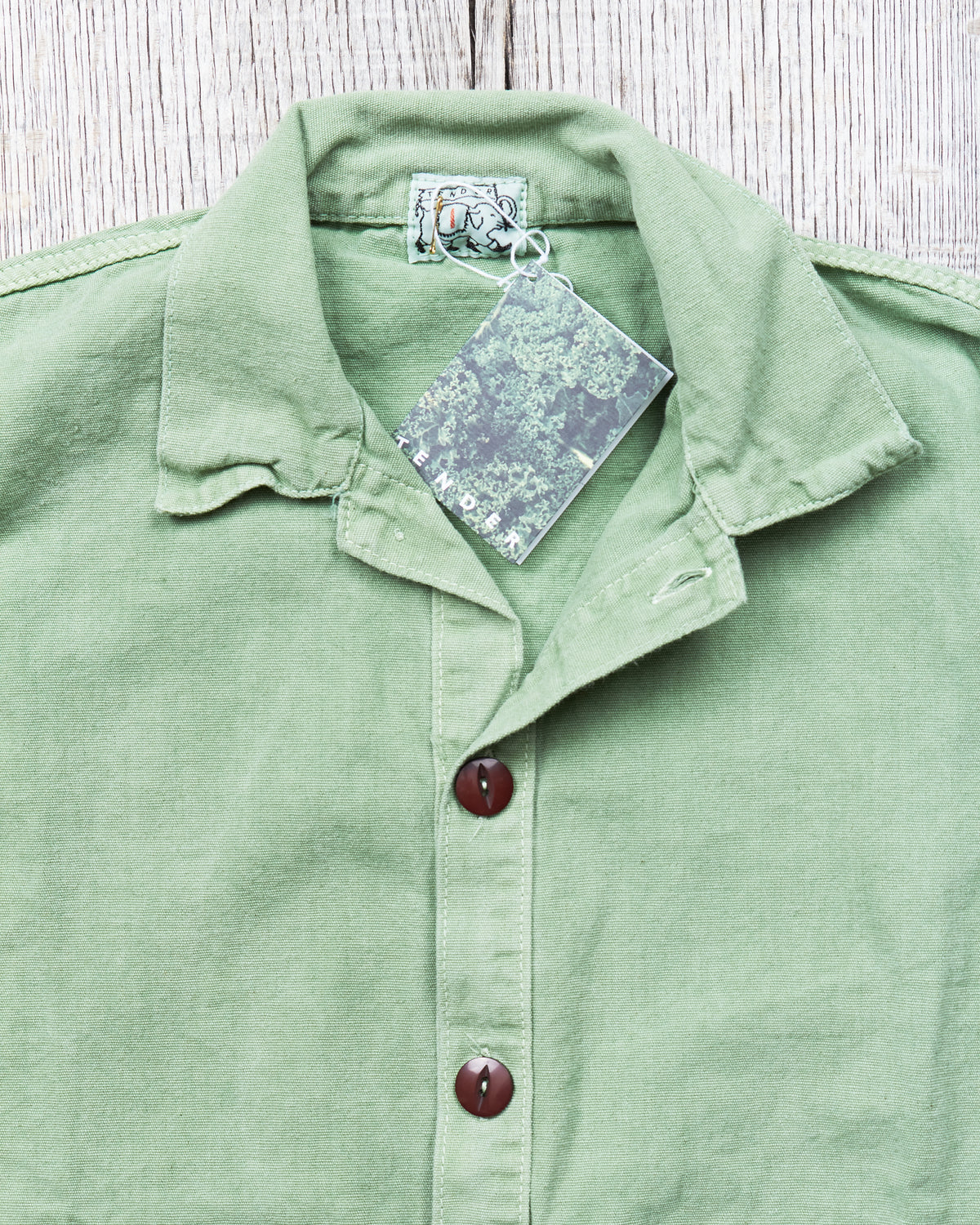 Tender 452 Bridge Pocket Square Tail Shirt Chlorophyll Dyed