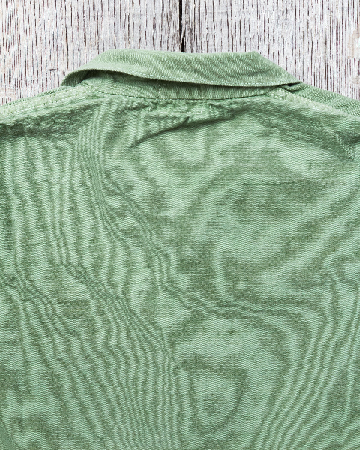 Tender 452 Bridge Pocket Square Tail Shirt Chlorophyll Dyed