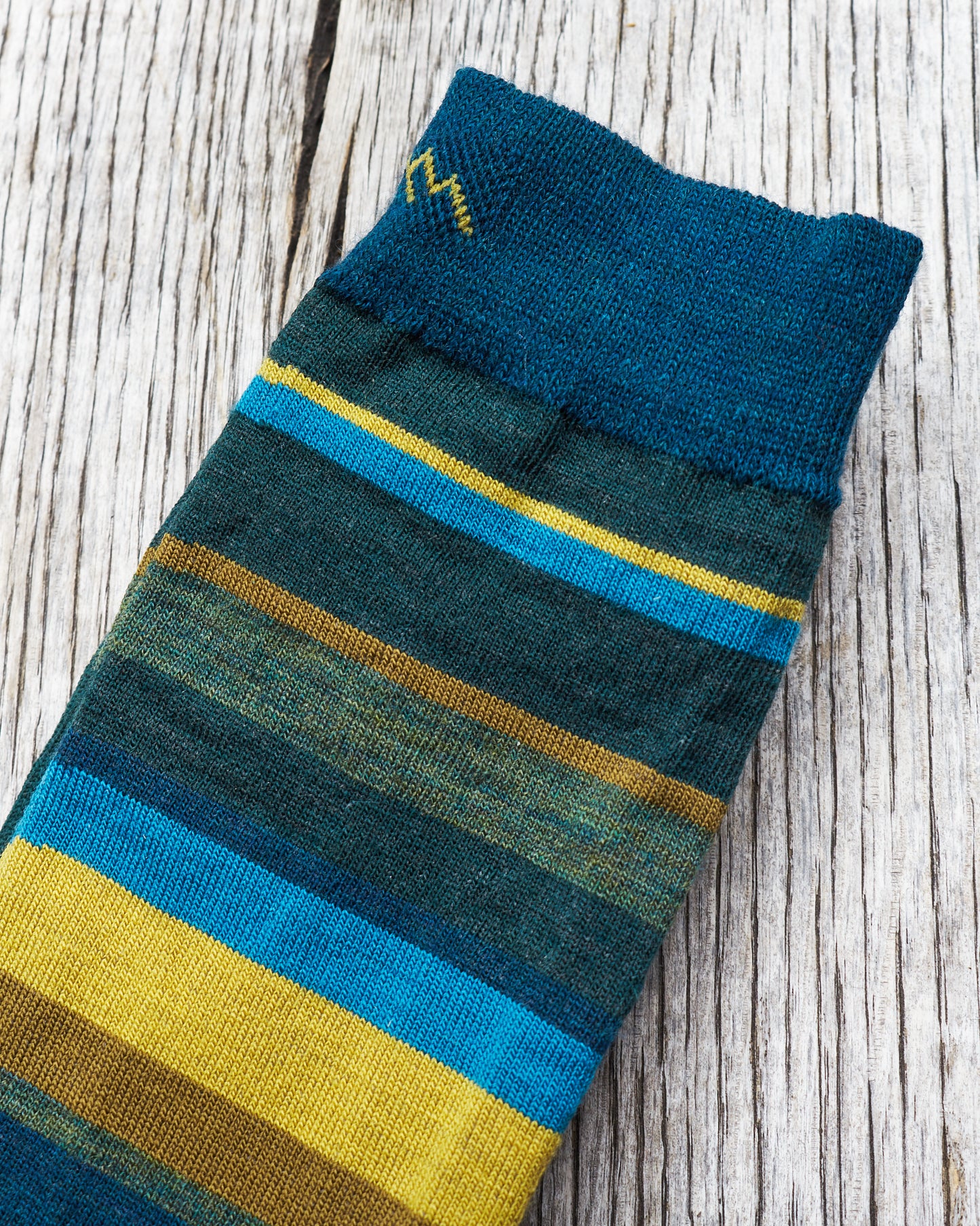 Darn Tough 6090 Bottle Merino Wool Lifestyle Druid Crew Lightweight Socks