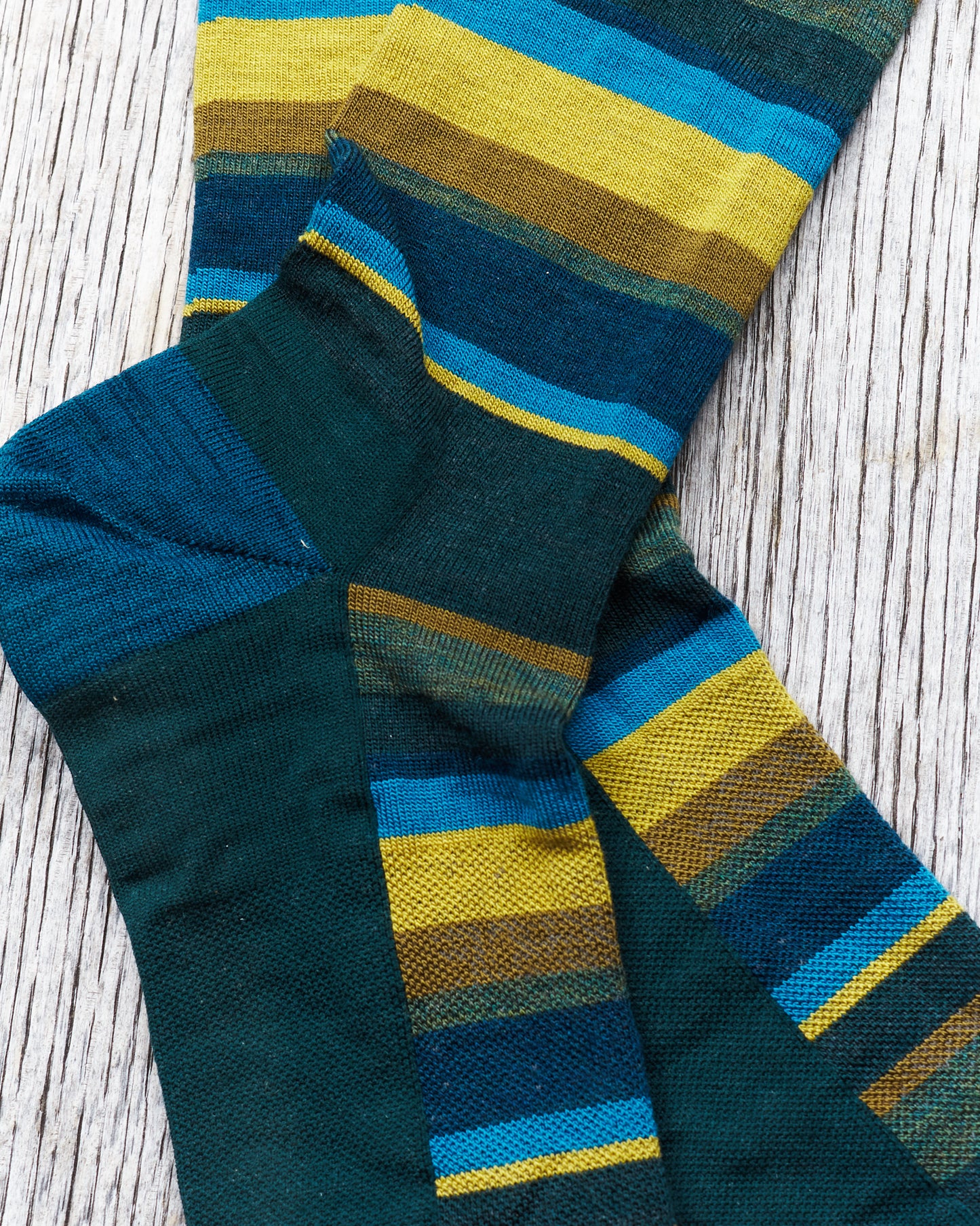 Darn Tough 6090 Bottle Merino Wool Lifestyle Druid Crew Lightweight Socks