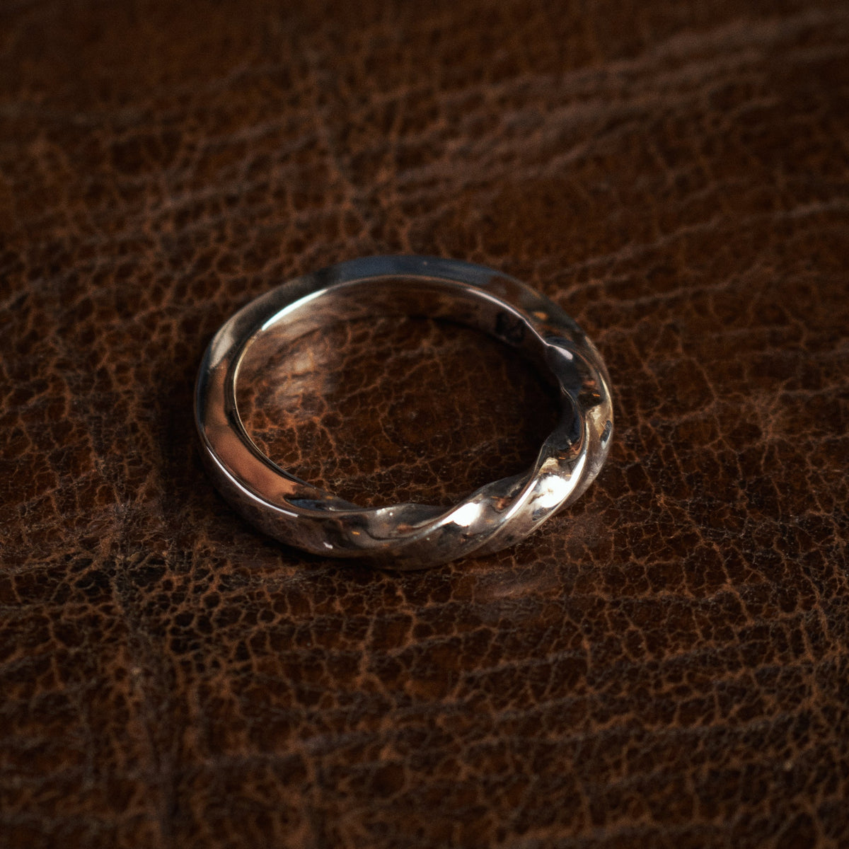 Larry Smith Square Twisted Ring RG-0066 – Second Sunrise