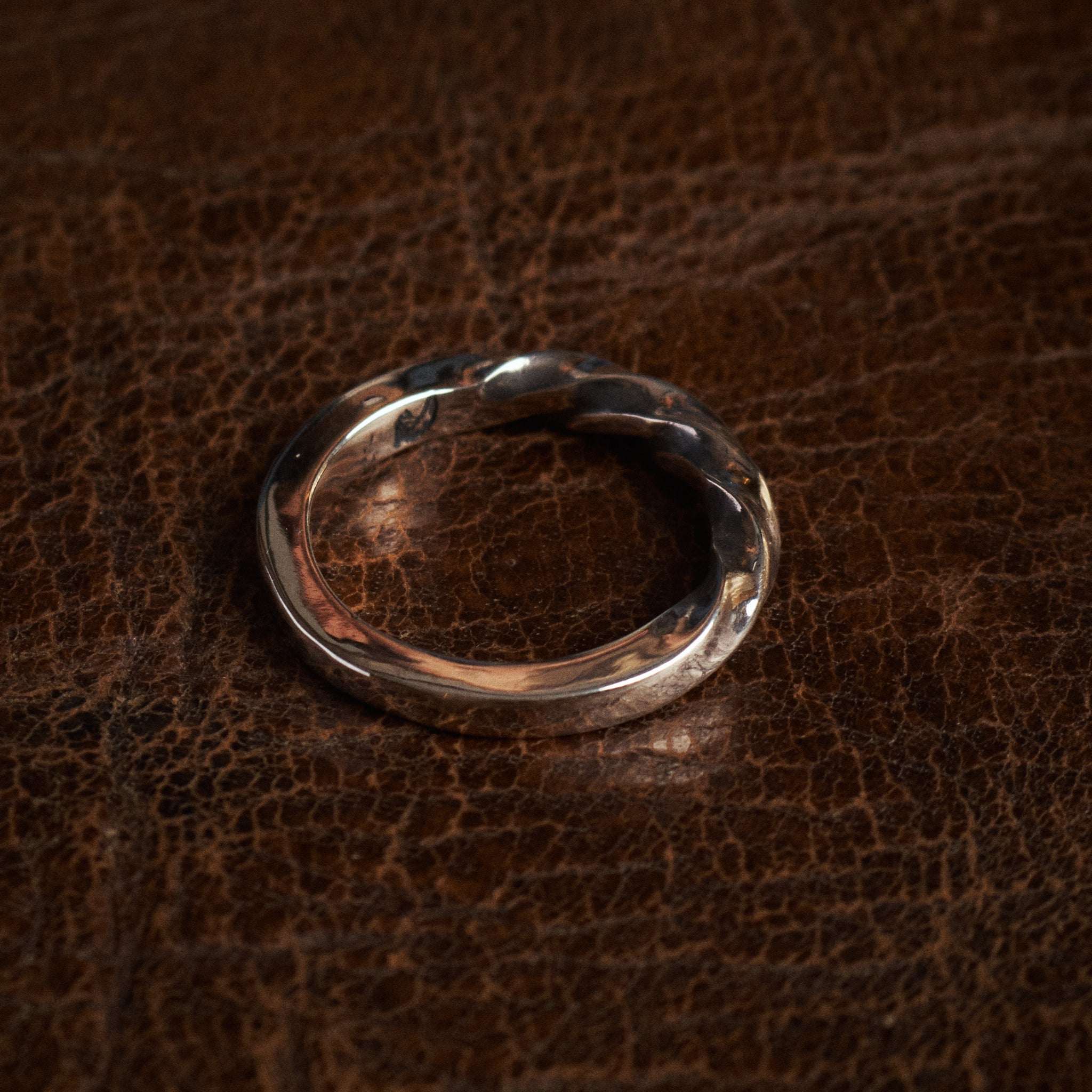Larry Smith Square Twisted Ring RG-0066 – Second Sunrise