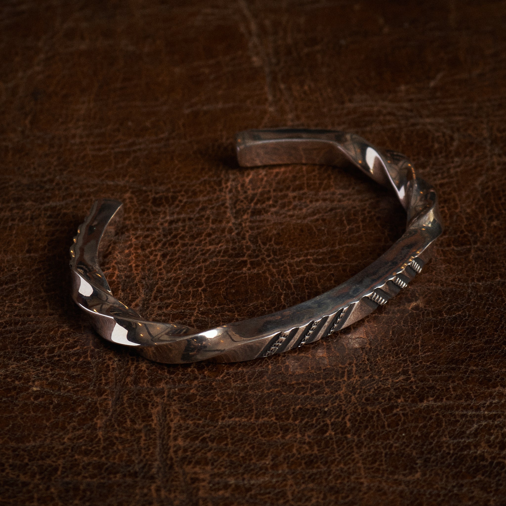 Larry Smith Square Wire Twisted Bracelet BR-0138 – Second Sunrise