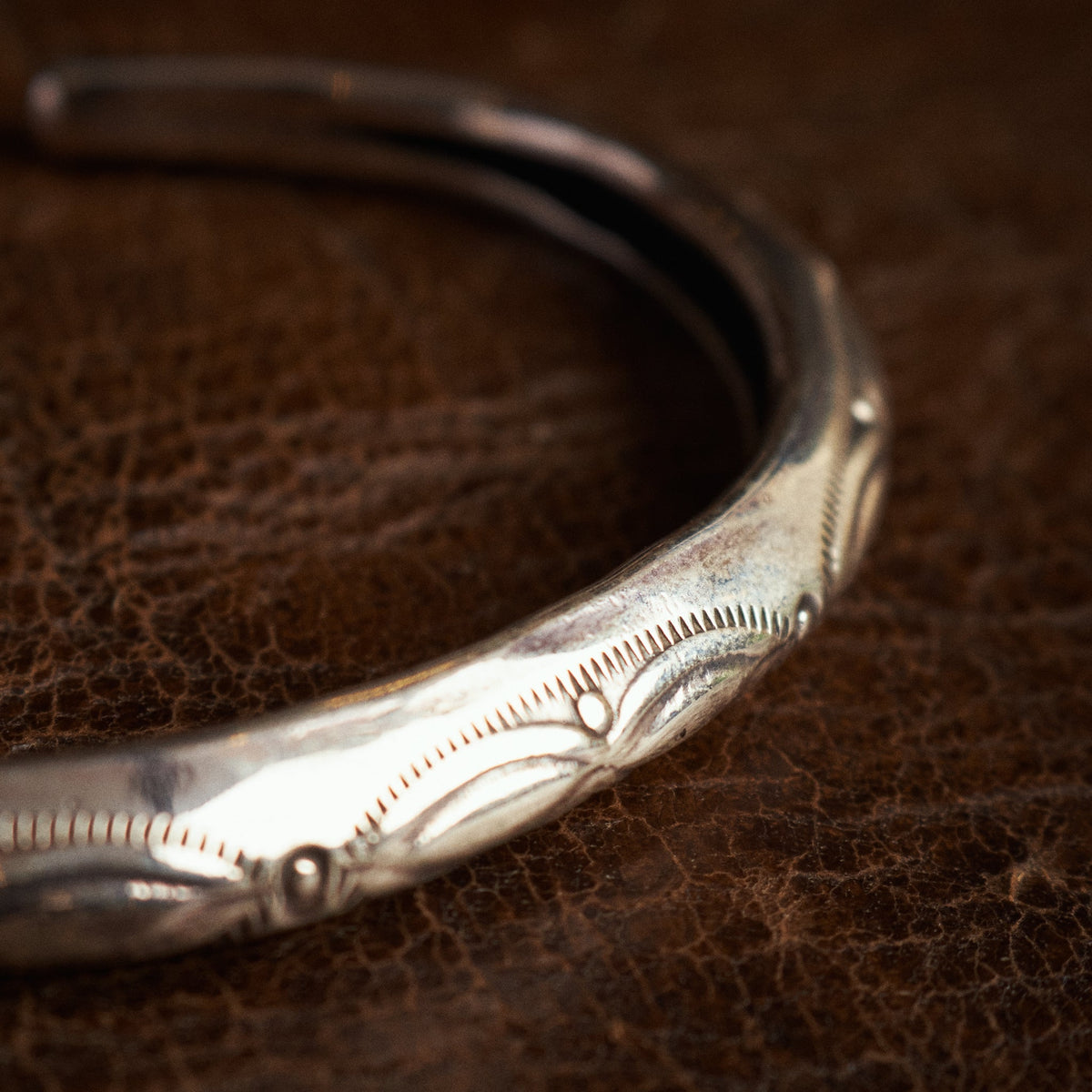 Larry Smith Triangle Repousse Leaf Bracelet BR-0121