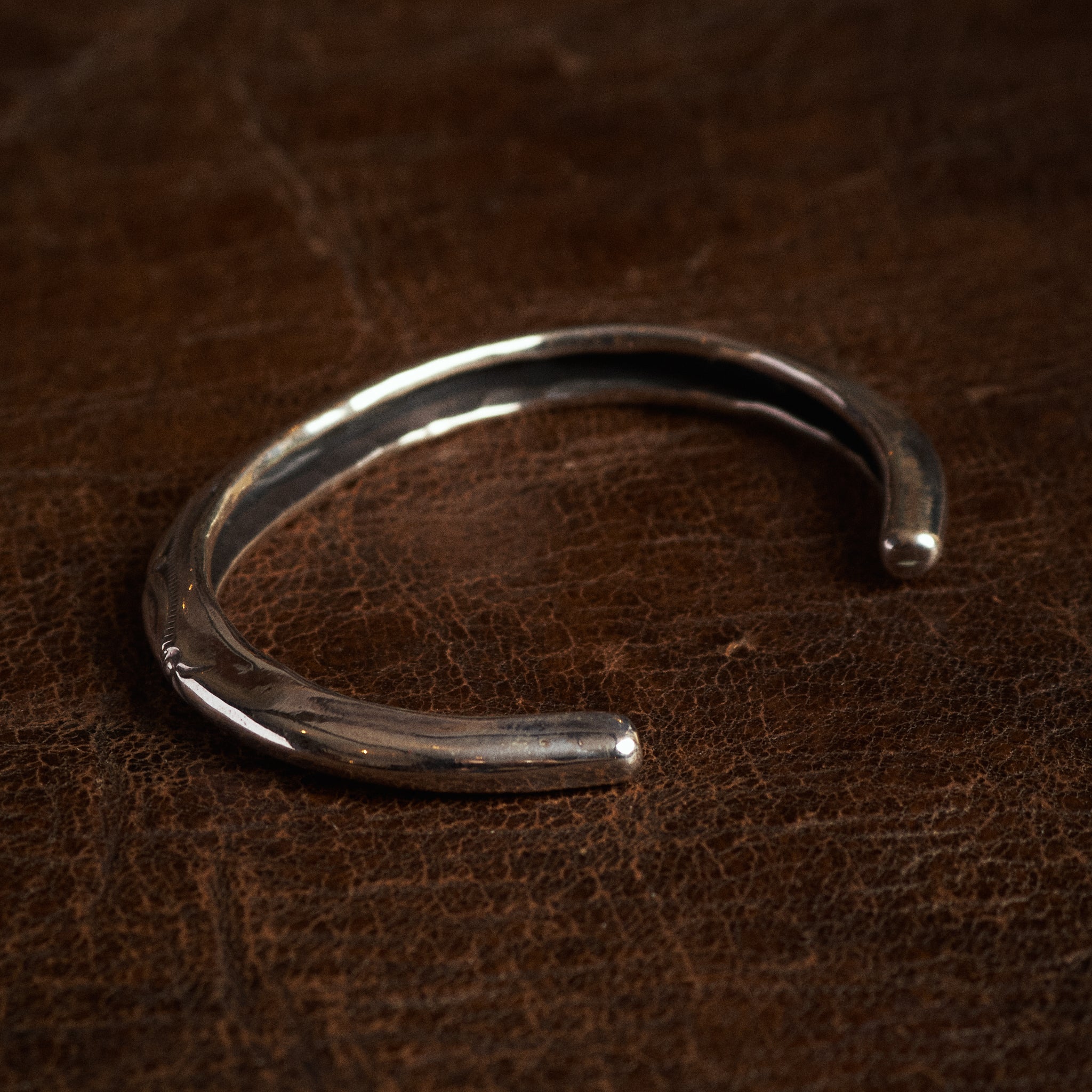 Larry Smith Triangle Repousse Leaf Bracelet BR-0121 – Second Sunrise