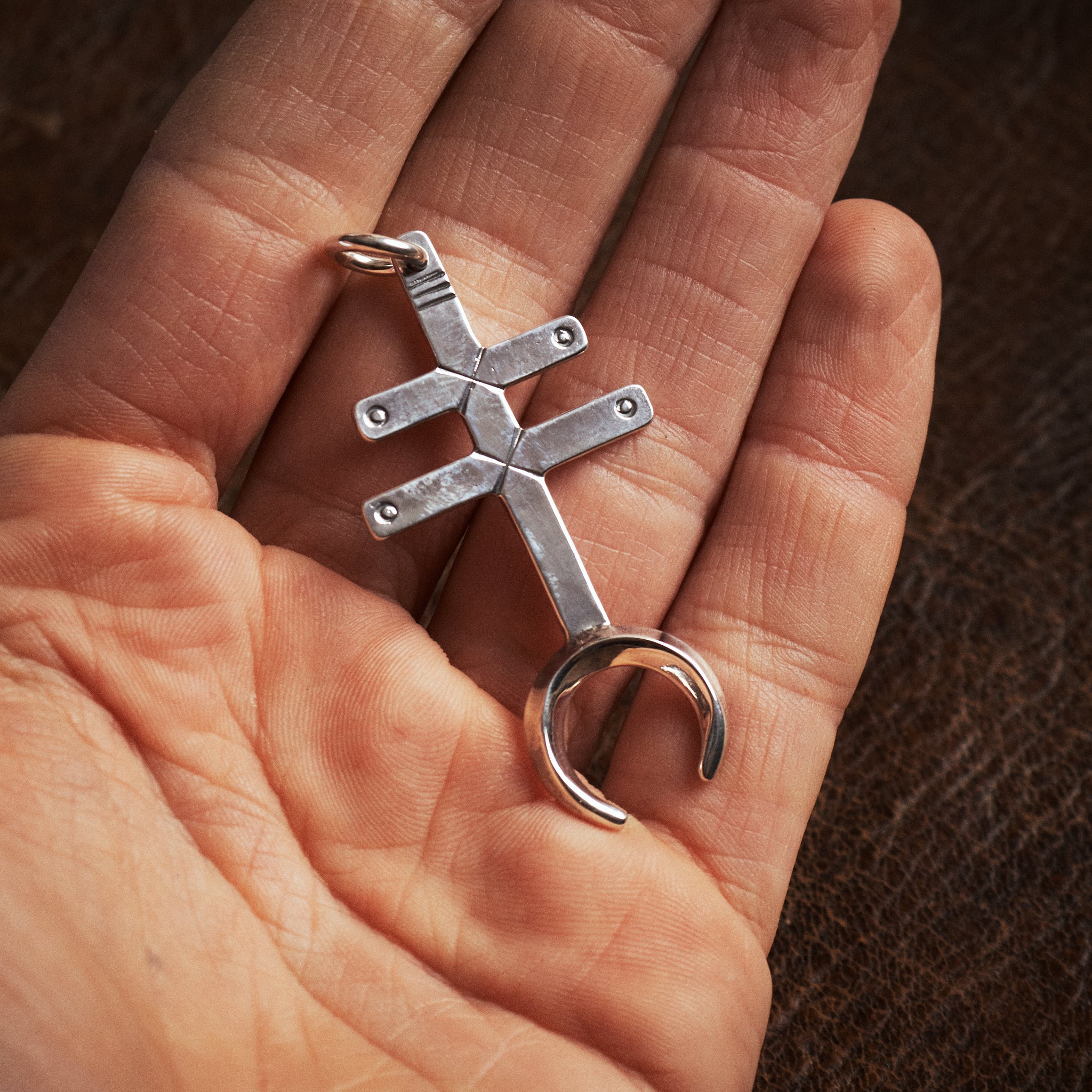 Larry Smith Crescent Dragonfly Pendant Top NL-0108 – Second Sunrise