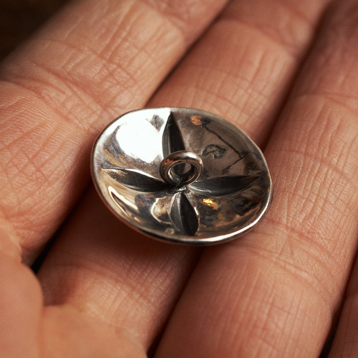 Larry Smith Silver Cross Repousse Concha Button OT-C0054
