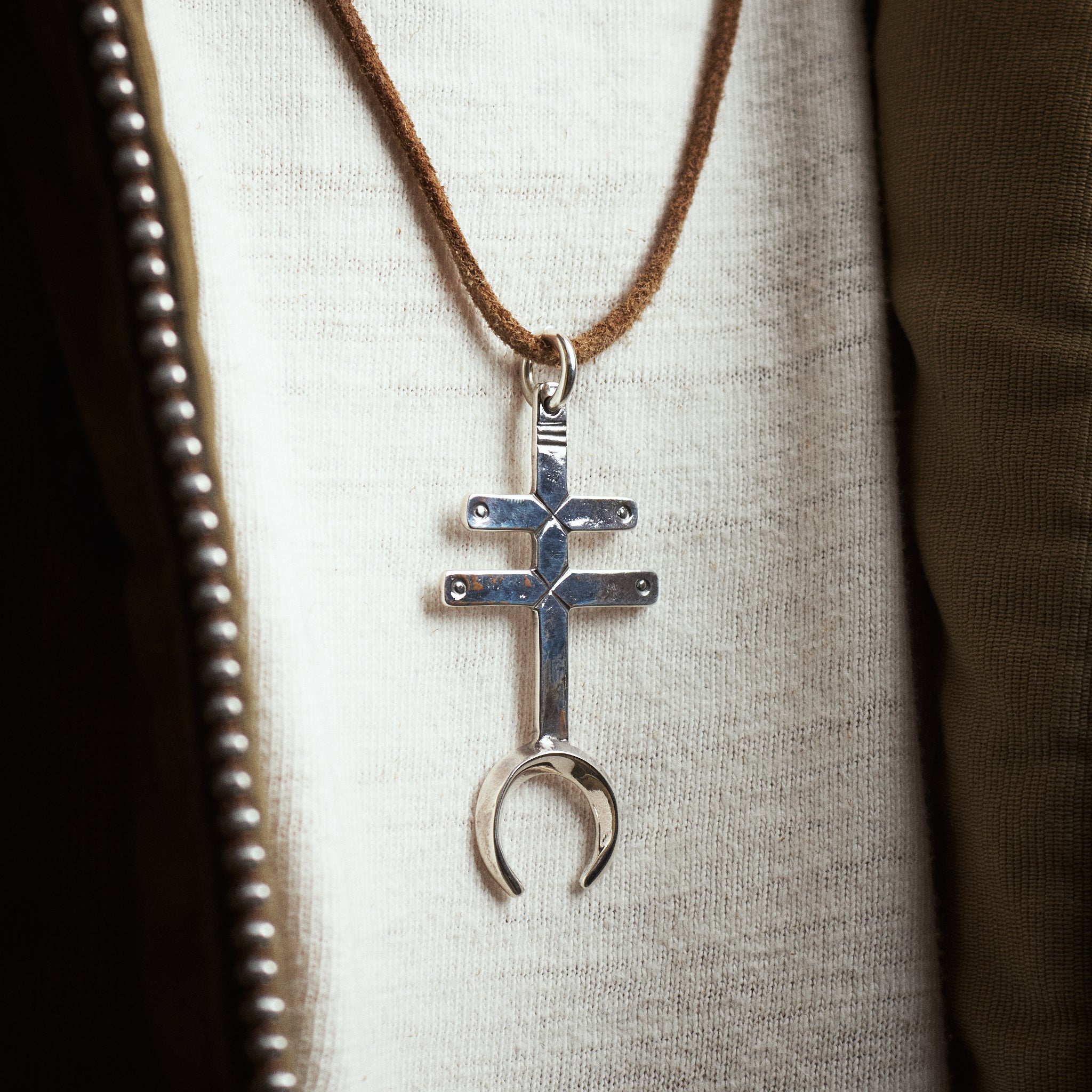 Larry Smith Crescent Dragonfly Pendant Top NL-0108 – Second Sunrise