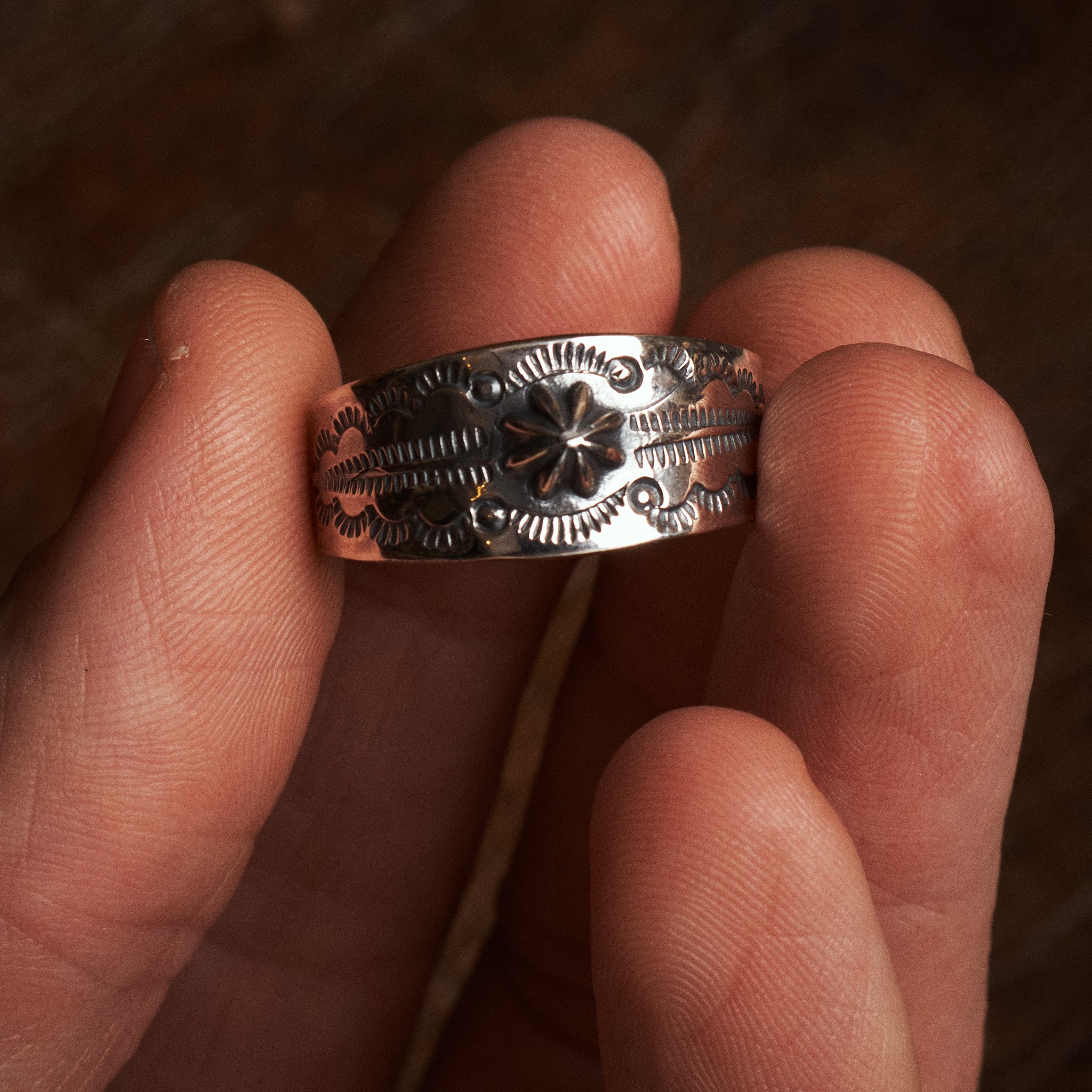 Larry Smith Small Shell Ring RG-0048 – Second Sunrise