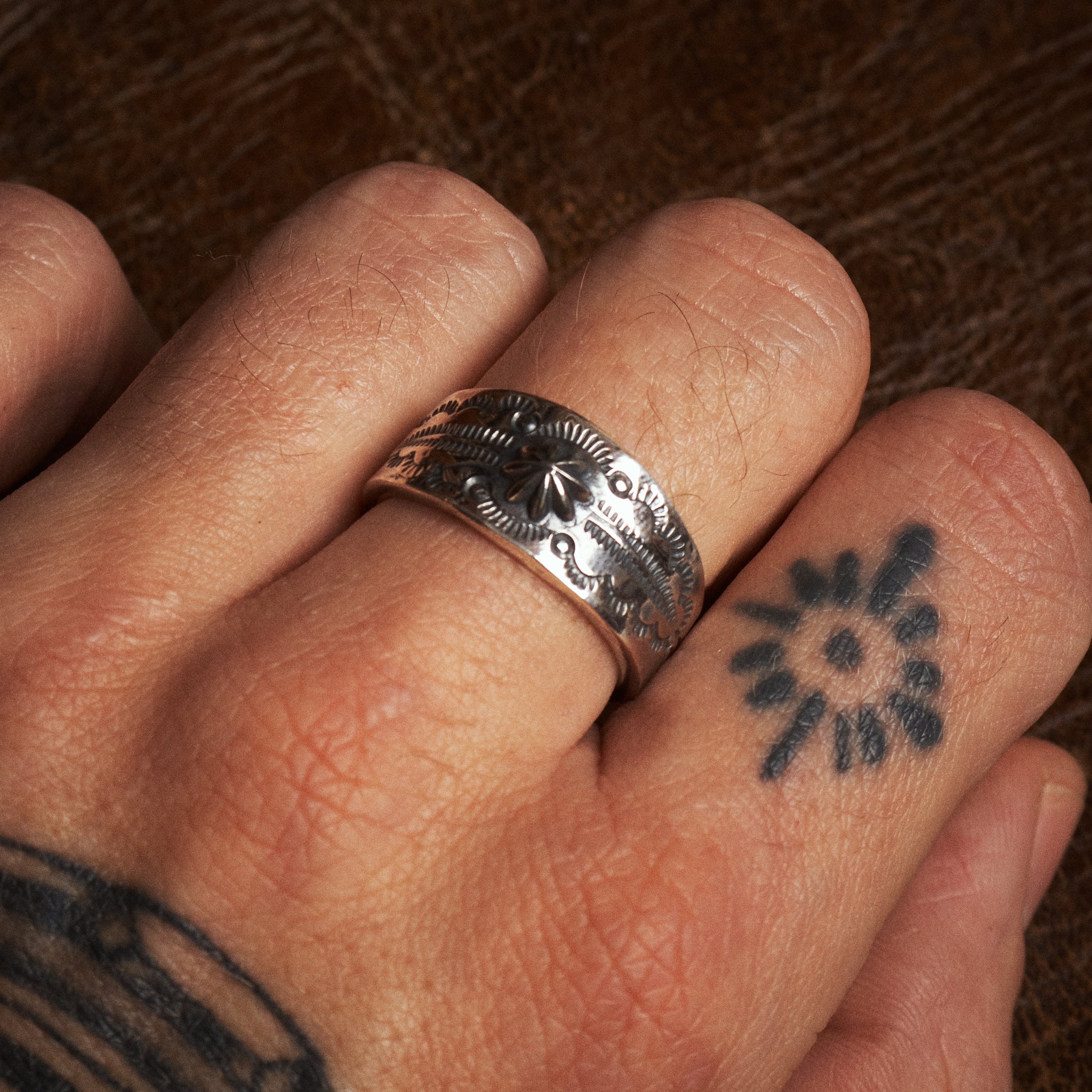 Larry Smith Small Shell Ring RG-0048 – Second Sunrise