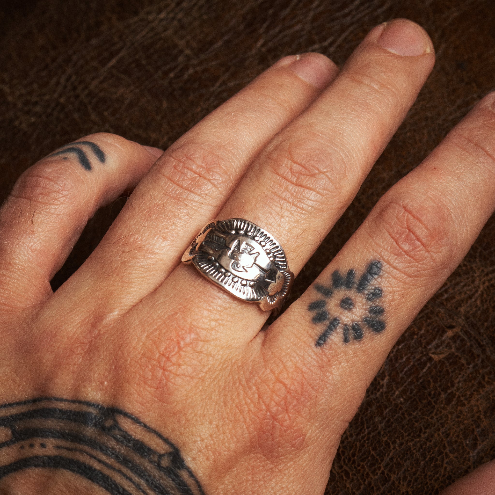 Larry Smith Stamped Ring Thunderbird RG-0030 – Second Sunrise